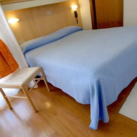 Telenia リド・ディ・イエゾロ